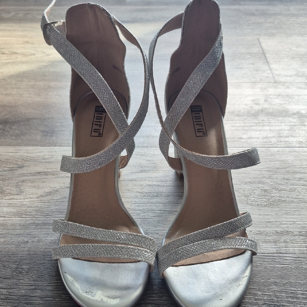 IDIFU Silver Strappy Heels